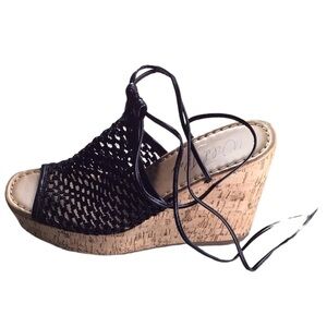 Wild Pair woman’s black knit brown cork Wedges size7